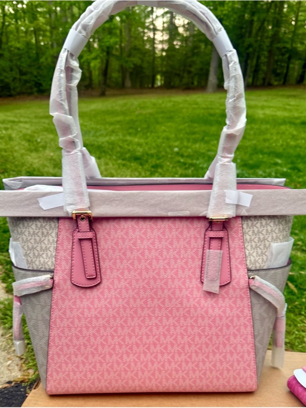 Michael Kors Pink Ombre Signature Tote, Crossbody & Wallet Set - Picture 10 of 13